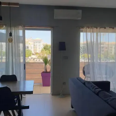 Apartment Rooftop Center